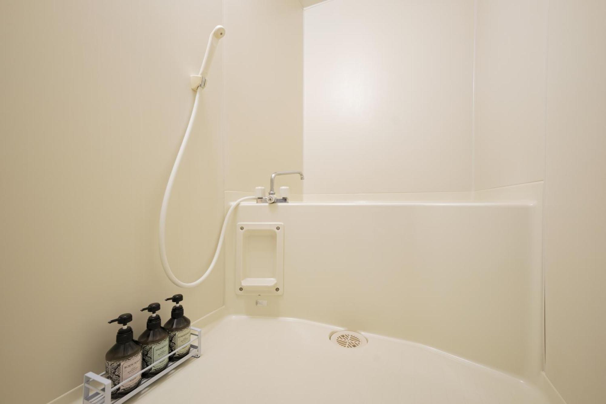 R Sta 1min 2019 Open Apartment *